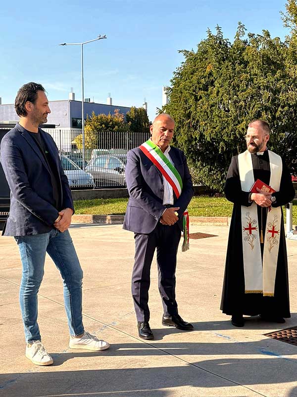 Da sinistra: Daniele Campagnaro; Luca Prando, sindaco di Lusia; il parroco Don Enrico Schibuola